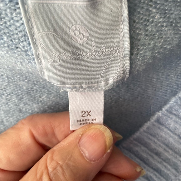 Women’s Sweater - Picture 6 of 6